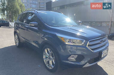 Позашляховик / Кросовер Ford Escape 2017 в 