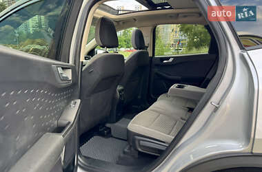 Внедорожник / Кроссовер Ford Escape 2020 в 