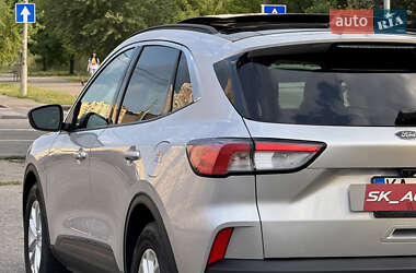 Внедорожник / Кроссовер Ford Escape 2020 в 