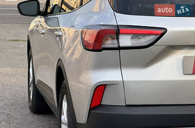 Внедорожник / Кроссовер Ford Escape 2020 в 