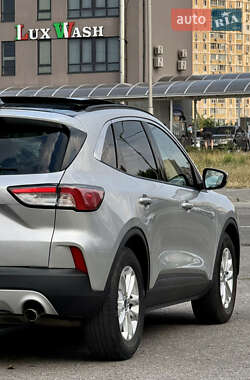 Внедорожник / Кроссовер Ford Escape 2020 в 