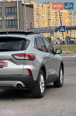 Внедорожник / Кроссовер Ford Escape 2020 в 
