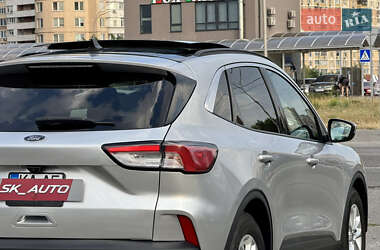 Внедорожник / Кроссовер Ford Escape 2020 в 