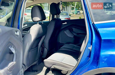 Внедорожник / Кроссовер Ford Escape 2016 в 