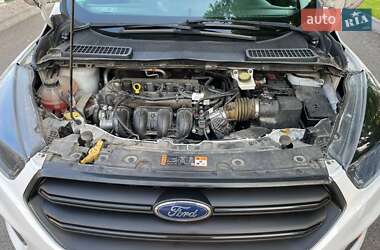 Внедорожник / Кроссовер Ford Escape 2018 в 