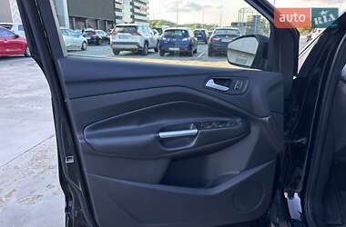 Позашляховик / Кросовер Ford Escape 2016 в 