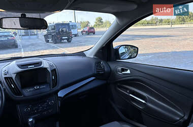 Позашляховик / Кросовер Ford Escape 2016 в 