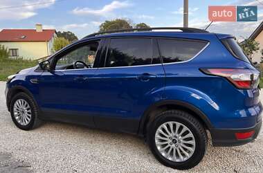 Внедорожник / Кроссовер Ford Escape 2018 в 