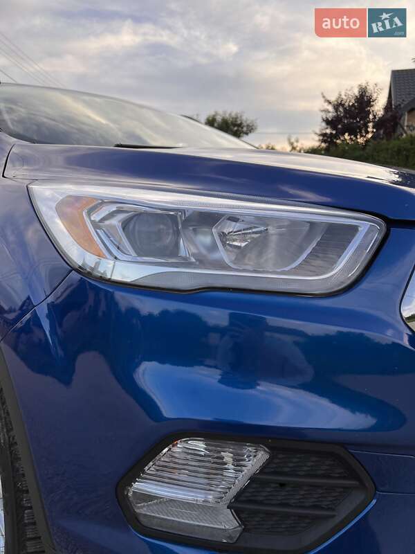 Внедорожник / Кроссовер Ford Escape 2018 в Львове