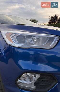 Внедорожник / Кроссовер Ford Escape 2018 в 