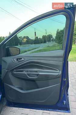 Внедорожник / Кроссовер Ford Escape 2015 в 