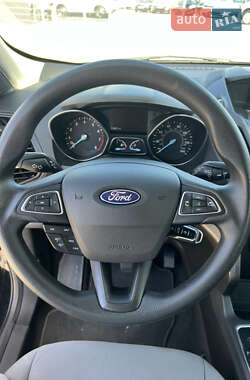 Внедорожник / Кроссовер Ford Escape 2017 в 