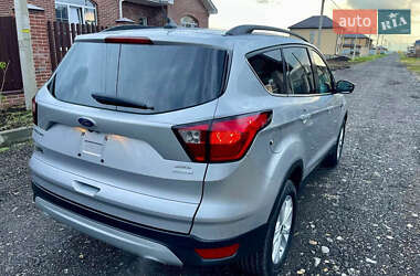 Внедорожник / Кроссовер Ford Escape 2019 в 