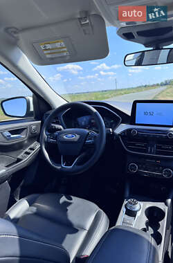 Внедорожник / Кроссовер Ford Escape 2021 в 