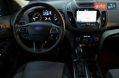 Позашляховик / Кросовер Ford Escape 2018 в 
