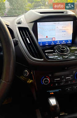 Позашляховик / Кросовер Ford Escape 2016 в 