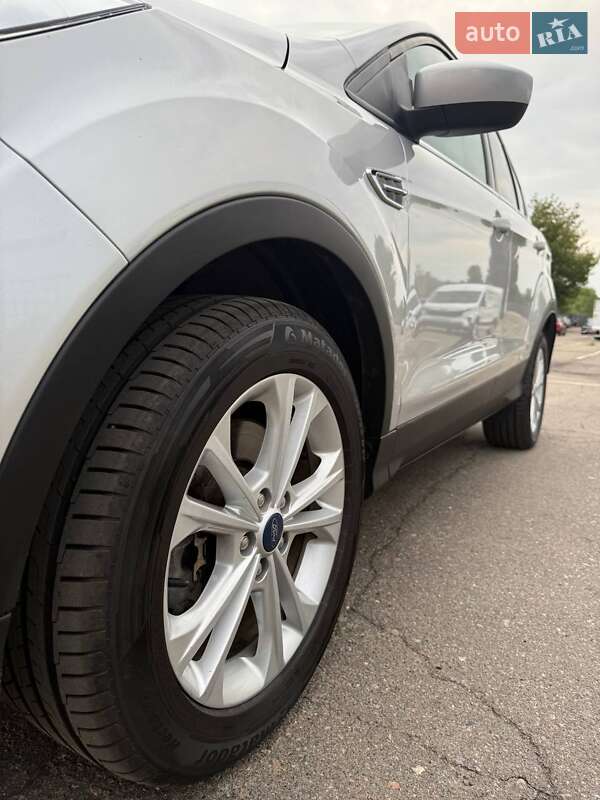 Внедорожник / Кроссовер Ford Escape 2018 в Броварах