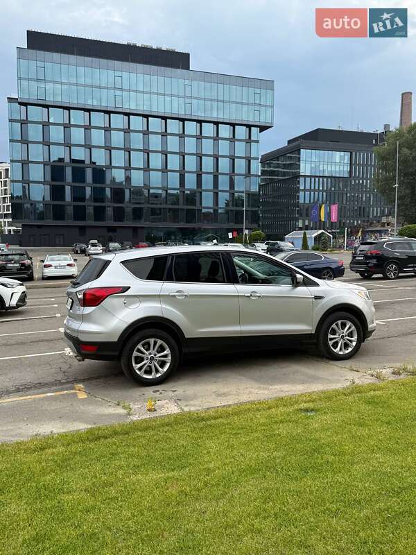 Внедорожник / Кроссовер Ford Escape 2018 в Броварах