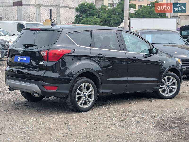 Внедорожник / Кроссовер Ford Escape 2018 в Киеве