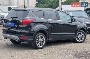 Внедорожник / Кроссовер Ford Escape 2018 в 