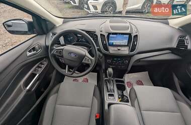 Внедорожник / Кроссовер Ford Escape 2018 в 