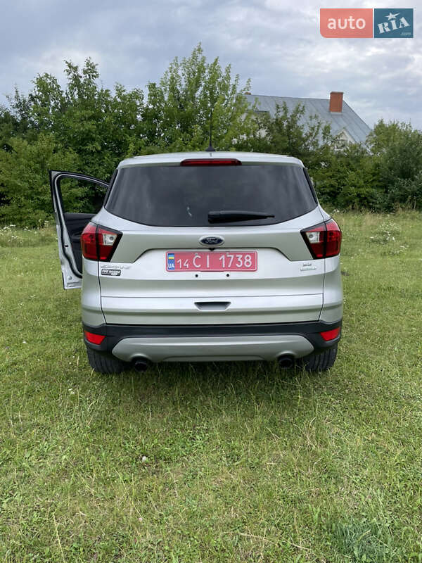 Позашляховик / Кросовер Ford Escape 2019 в Івано-Франківську