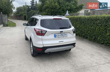 Позашляховик / Кросовер Ford Escape 2017 в 