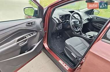 Внедорожник / Кроссовер Ford Escape 2017 в 