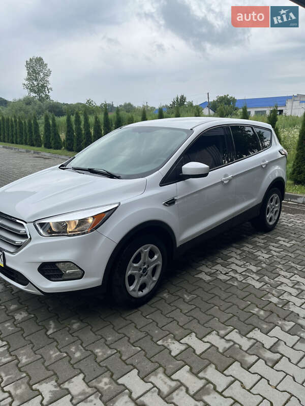 Позашляховик / Кросовер Ford Escape 2016 в Ходореві