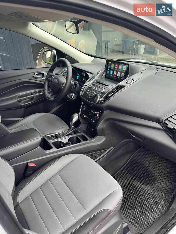Позашляховик / Кросовер Ford Escape 2016 в Ходореві
