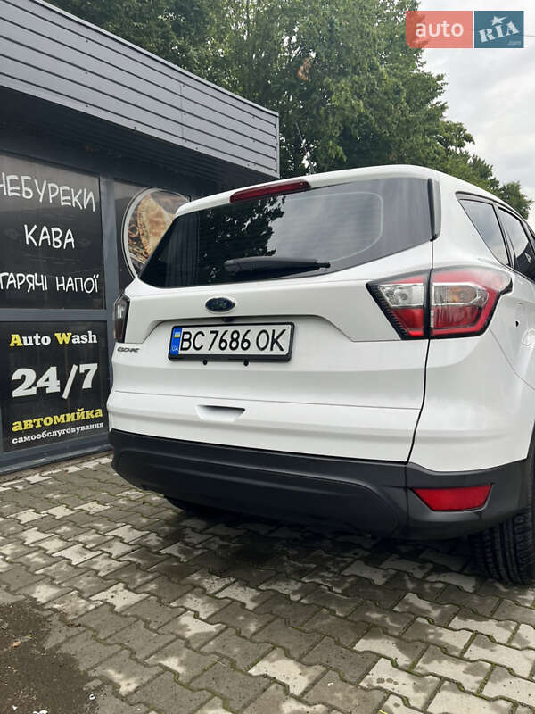 Позашляховик / Кросовер Ford Escape 2016 в Ходореві