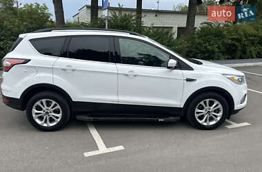 Внедорожник / Кроссовер Ford Escape 2017 в 