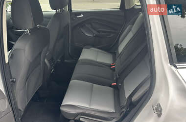 Внедорожник / Кроссовер Ford Escape 2017 в 
