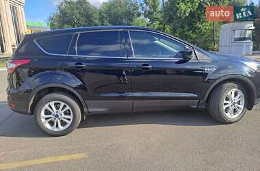 Позашляховик / Кросовер Ford Escape 2016 в 
