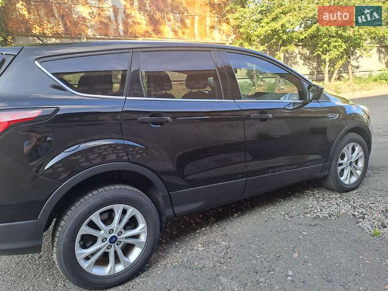 Внедорожник / Кроссовер Ford Escape 2016 в Киеве