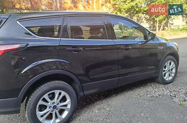 Позашляховик / Кросовер Ford Escape 2016 в 
