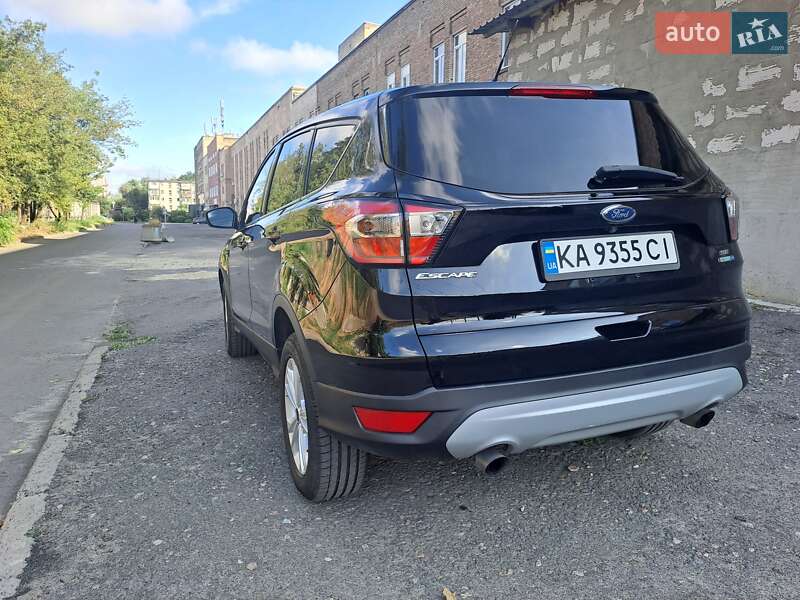 Внедорожник / Кроссовер Ford Escape 2016 в Киеве