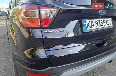 Позашляховик / Кросовер Ford Escape 2016 в 