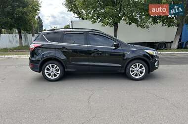 Внедорожник / Кроссовер Ford Escape 2017 в 