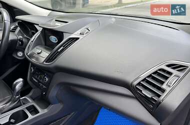 Внедорожник / Кроссовер Ford Escape 2017 в 