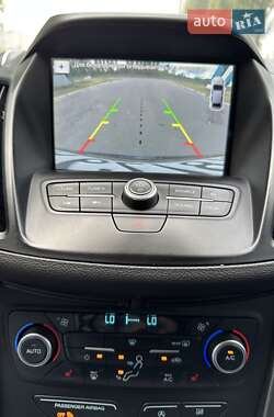 Внедорожник / Кроссовер Ford Escape 2017 в 