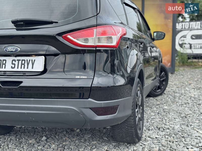 Позашляховик / Кросовер Ford Escape 2016 в Стрию