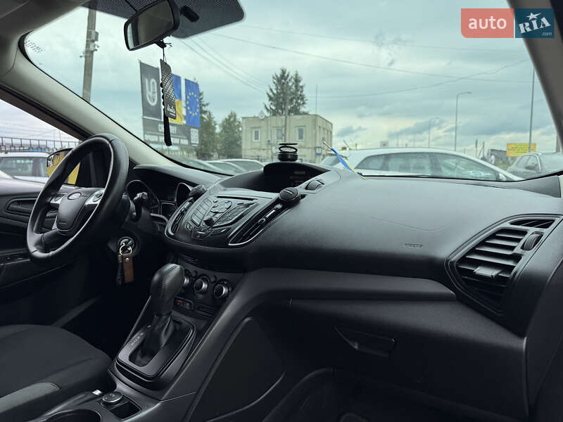 Позашляховик / Кросовер Ford Escape 2016 в Стрию