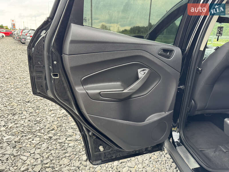 Позашляховик / Кросовер Ford Escape 2016 в Стрию