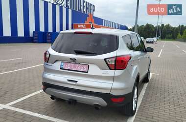 Внедорожник / Кроссовер Ford Escape 2019 в 