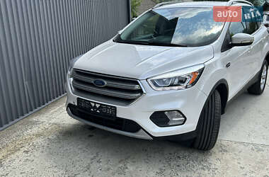 Внедорожник / Кроссовер Ford Escape 2017 в 