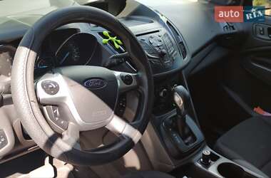 Внедорожник / Кроссовер Ford Escape 2012 в 