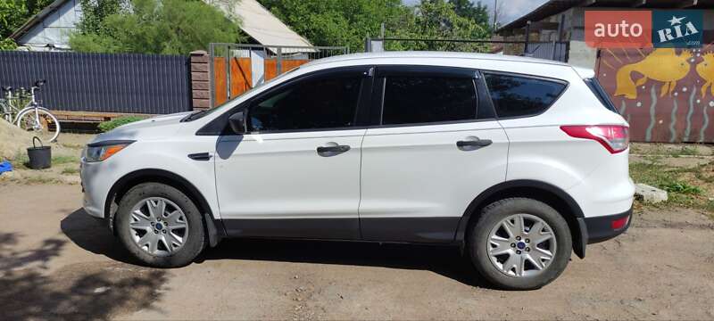 Внедорожник / Кроссовер Ford Escape 2012 в 