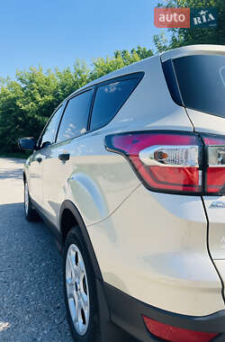 Внедорожник / Кроссовер Ford Escape 2017 в 