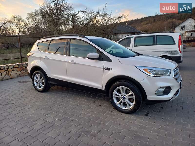 Позашляховик / Кросовер Ford Escape 2018 в Могилів-Подільському
